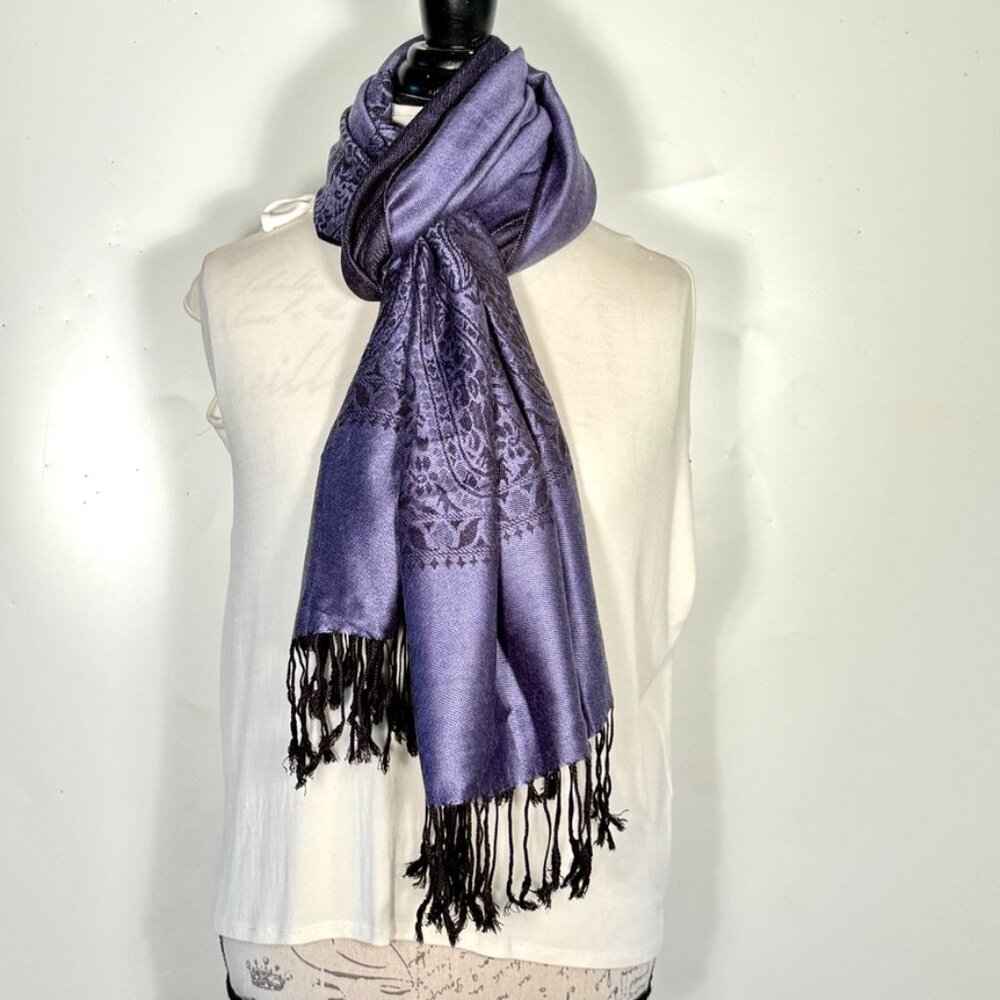 NWOT Long viscose-acrylic scarf in purple and black paisley pattern with tassels